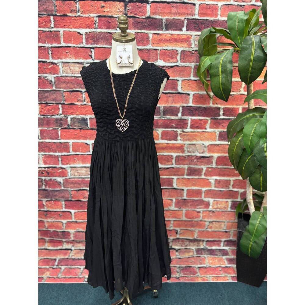 NEW VANITE COUTURE women's rejoyce pleated midi dress in black